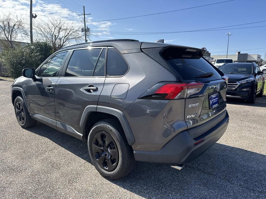 Used 2019 Toyota RAV4 LE image 6