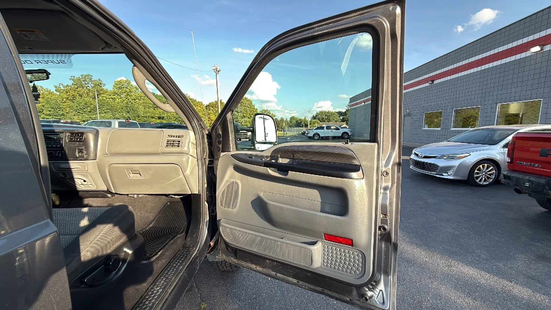 Used 2004 Ford F250 XLT image 16