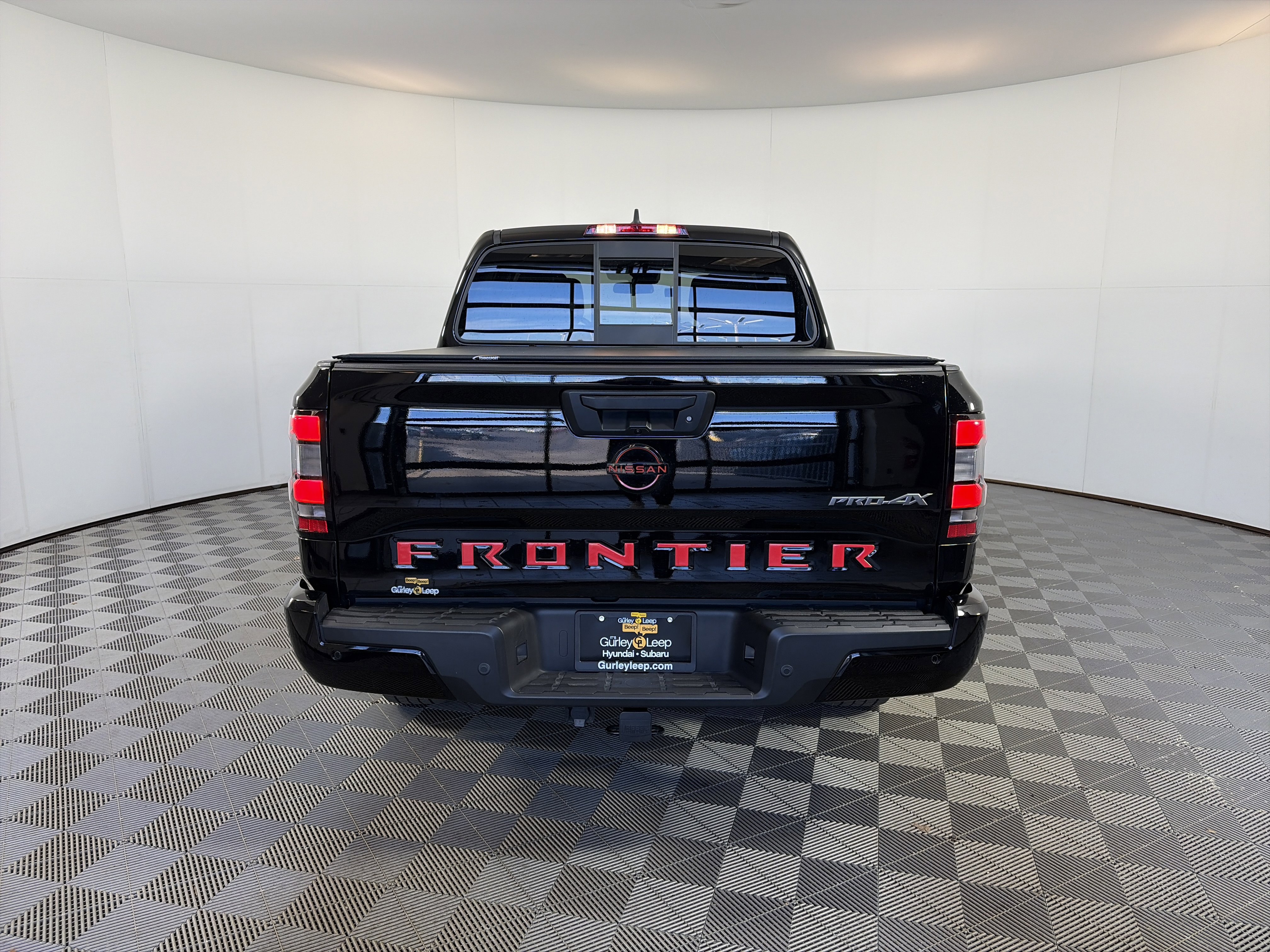 Used 2022 Nissan Frontier PRO-4X image 9