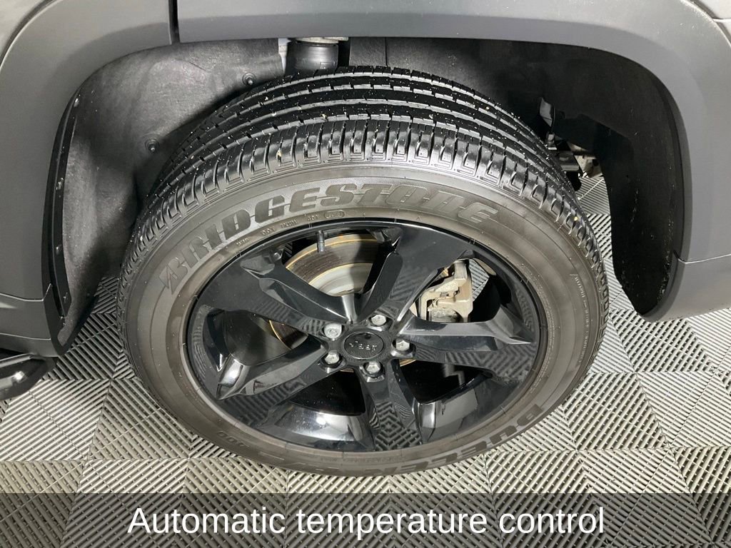 Used 2024 Jeep Grand Cherokee Altitude image 10