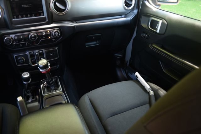 Used 2018 Jeep Wrangler Unlimited Sahara AWD/4WD image 14