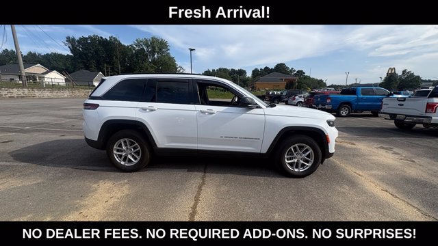 Used 2024 Jeep Grand Cherokee Laredo X w/ Luxury Tech Group I RWD image 6