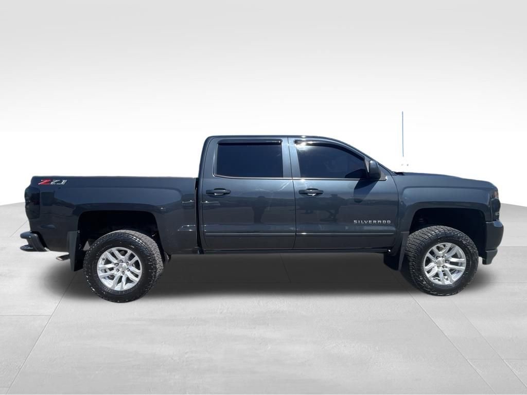 Used 2018 Chevrolet Silverado 1500 LT w/ All Star Edition AWD/4WD image 9