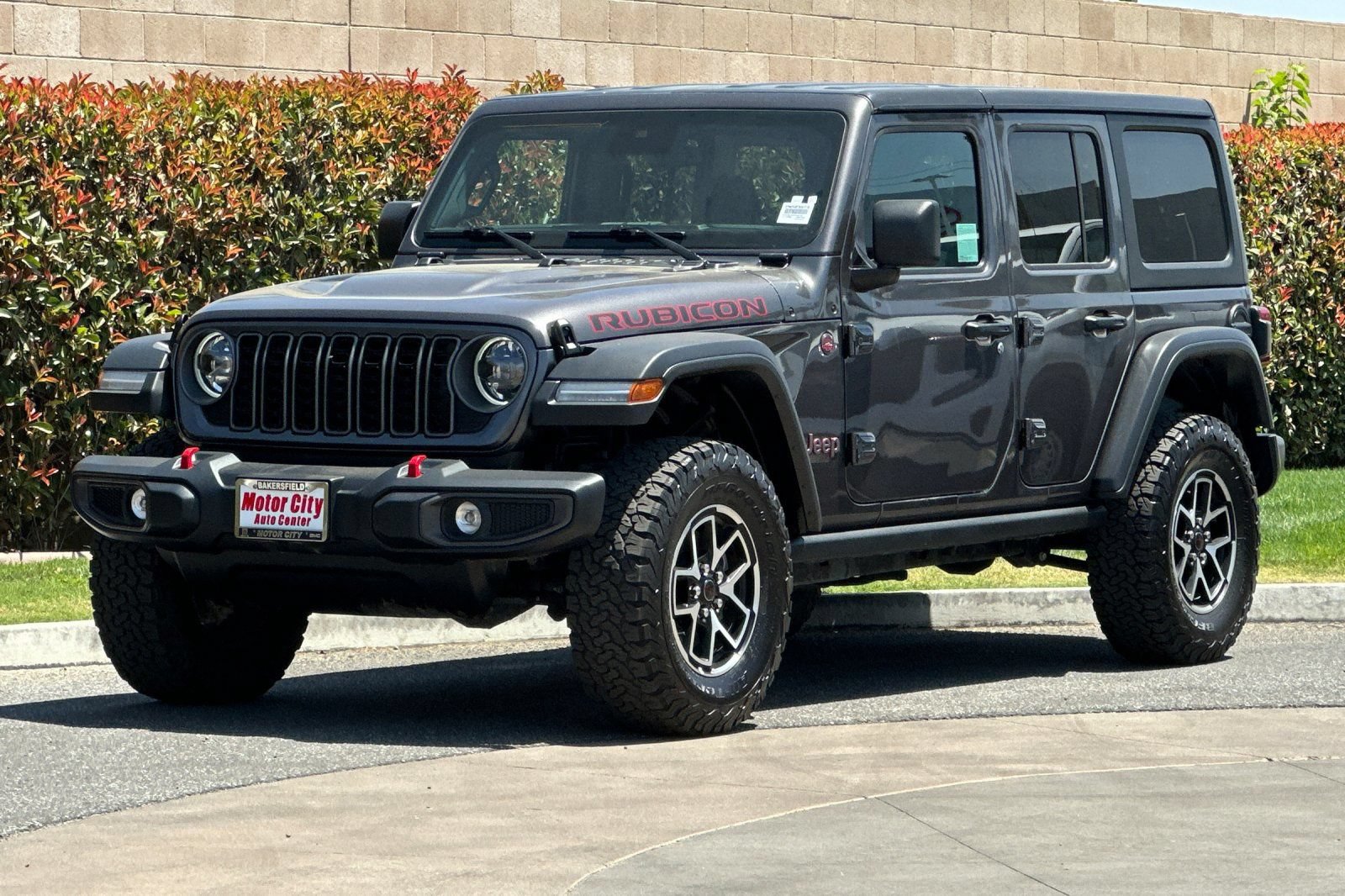 Used 2025 Jeep Wrangler Unlimited Rubicon AWD/4WD image 8