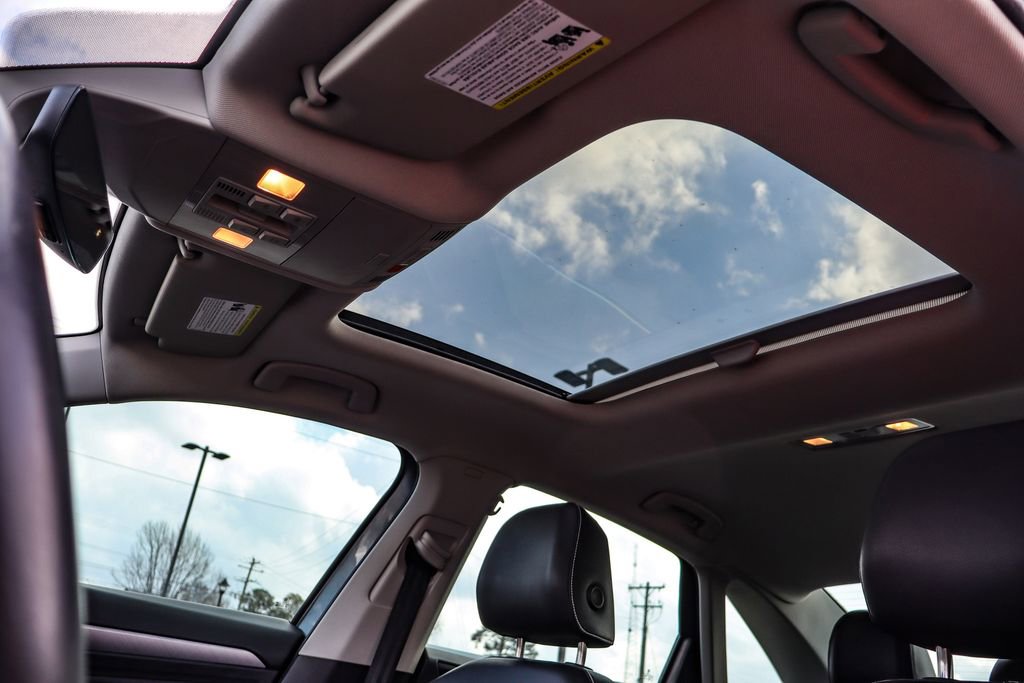 Used 2023 Volkswagen Jetta SE w/ Panoramic Sunroof Package image 34