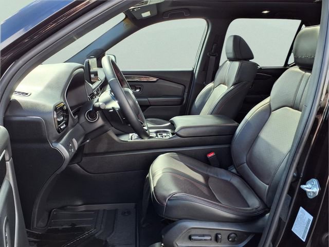 Used 2025 Honda Pilot Black Edition image 12