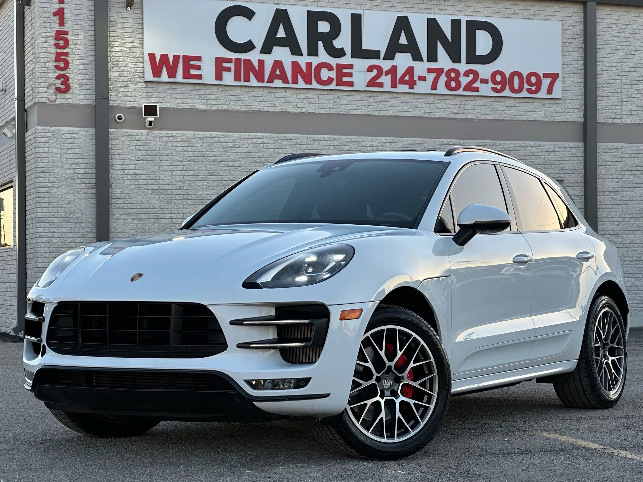 Used 2017 Porsche Macan Turbo image 1