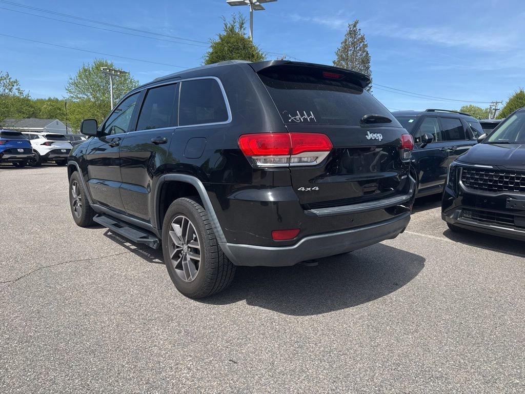 Used 2018 Jeep Grand Cherokee Laredo AWD/4WD image 3
