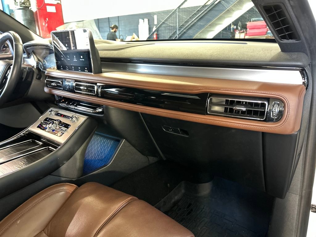 Used 2020 Lincoln Aviator Reserve w/ Equipment Group 202A image 15