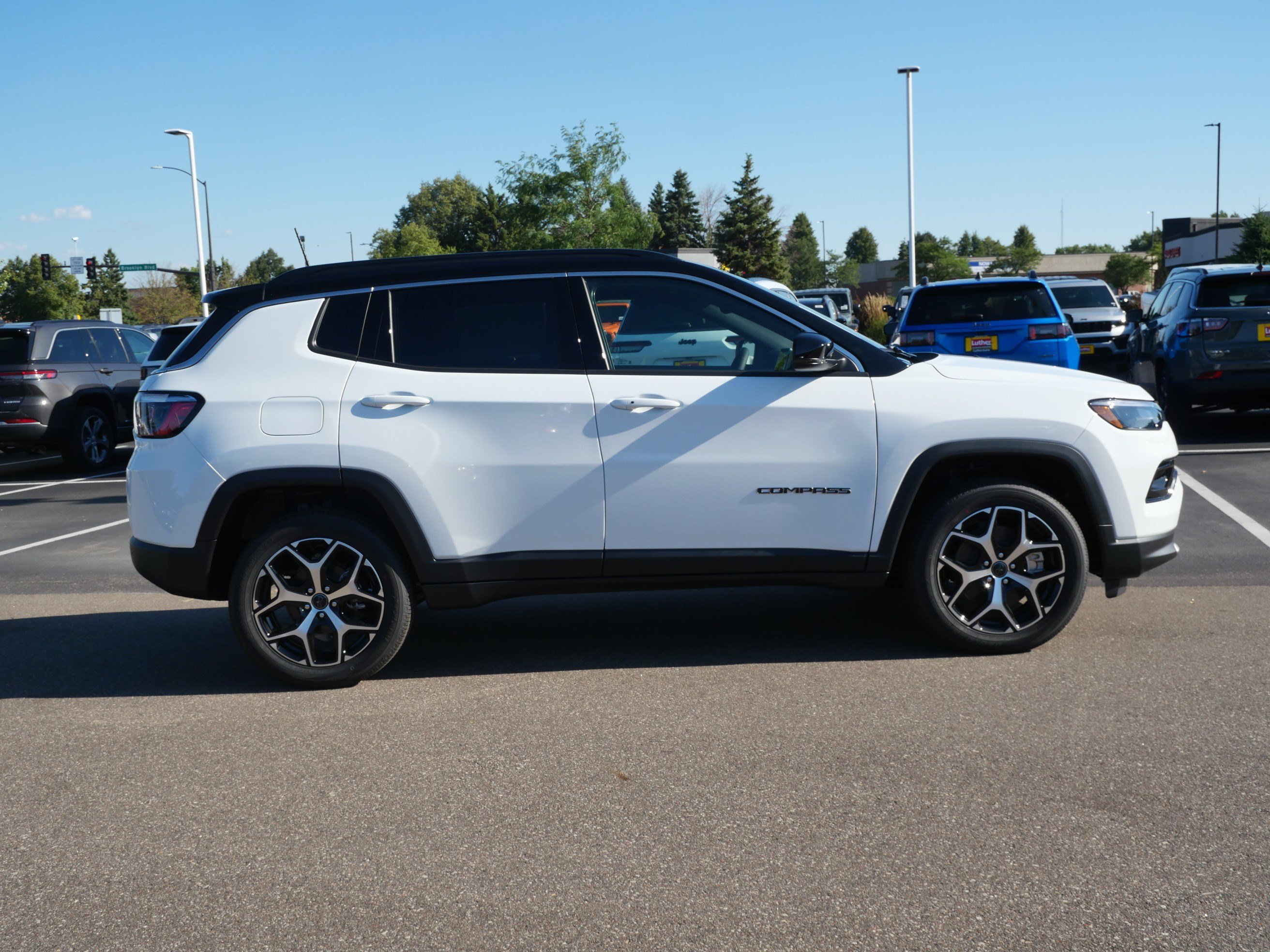 New 2026 Jeep Compass Limited w/ Sun, Sound & Navigation Group AWD/4WD image 29