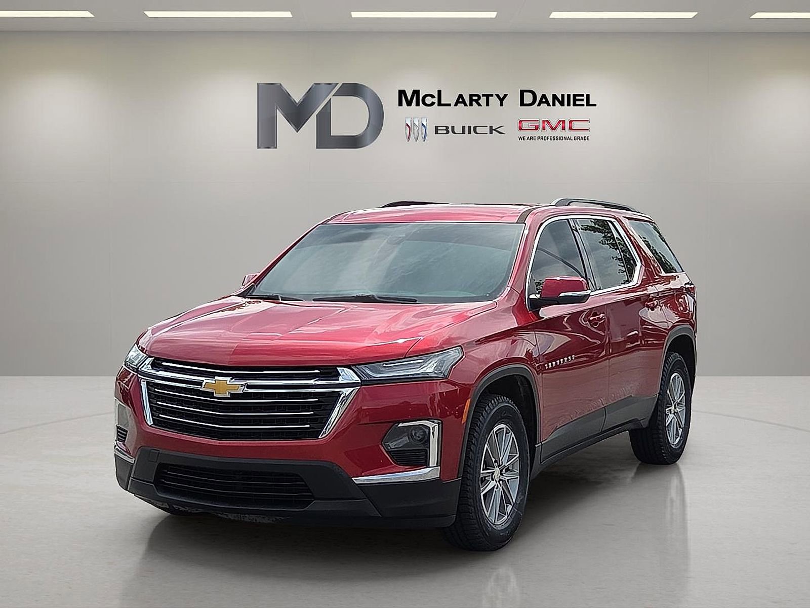 Certified 2023 Chevrolet Traverse LT FWD image 2
