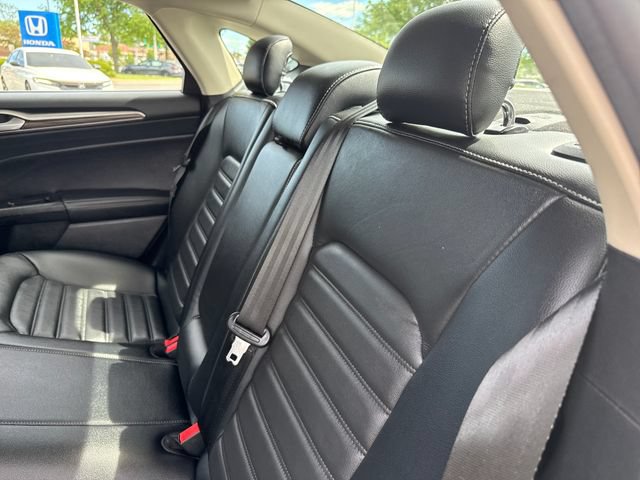 Used 2017 Ford Fusion SE w/ Fusion SE Technology Package FWD image 19