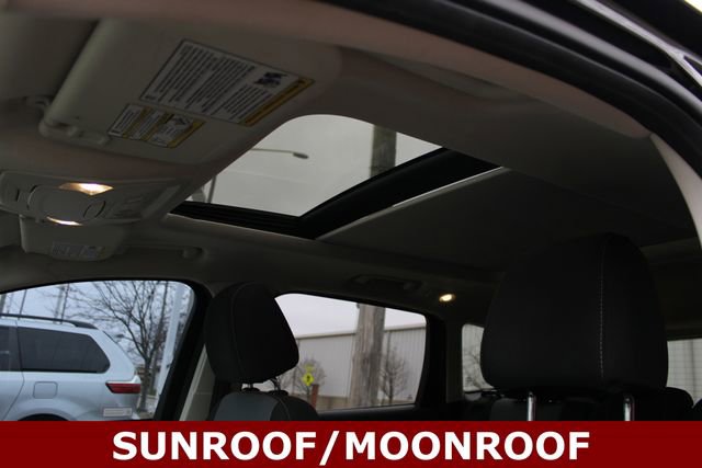 Used 2017 Ford Escape SE w/ Equipment Group 201A image 7