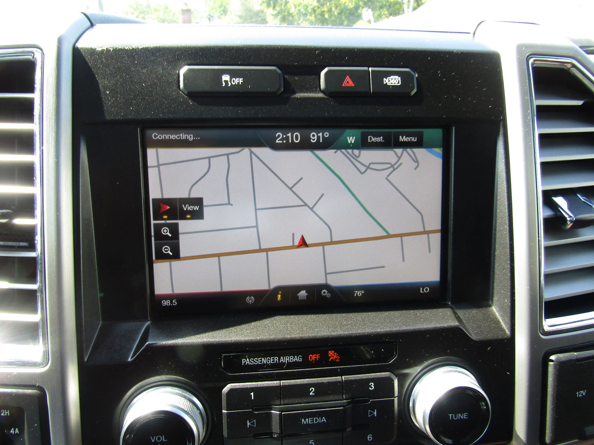 Used 2015 Ford F150 Platinum w/ Technology Package image 26