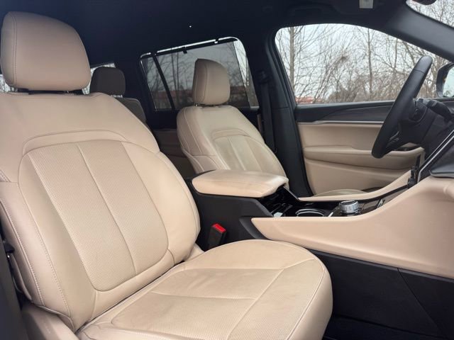 Used 2023 Jeep Grand Cherokee L Limited w/ Luxury Tech Group II image 19