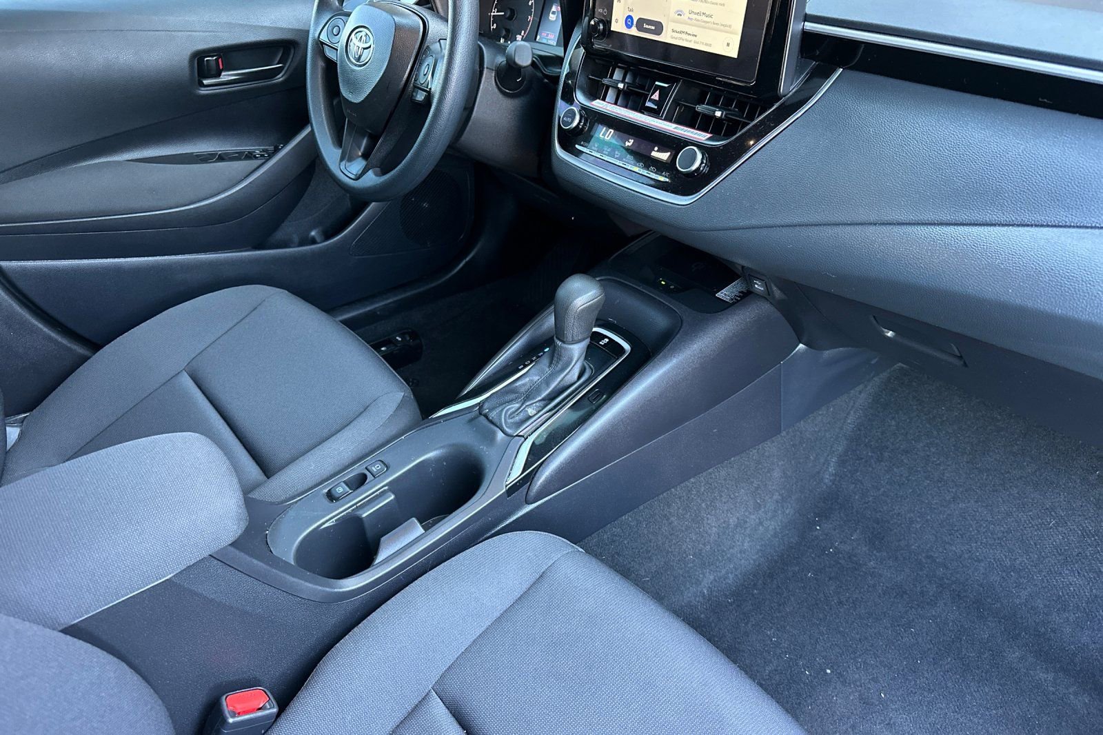 Used 2025 Toyota Corolla LE w/ LE Premium Package FWD image 11
