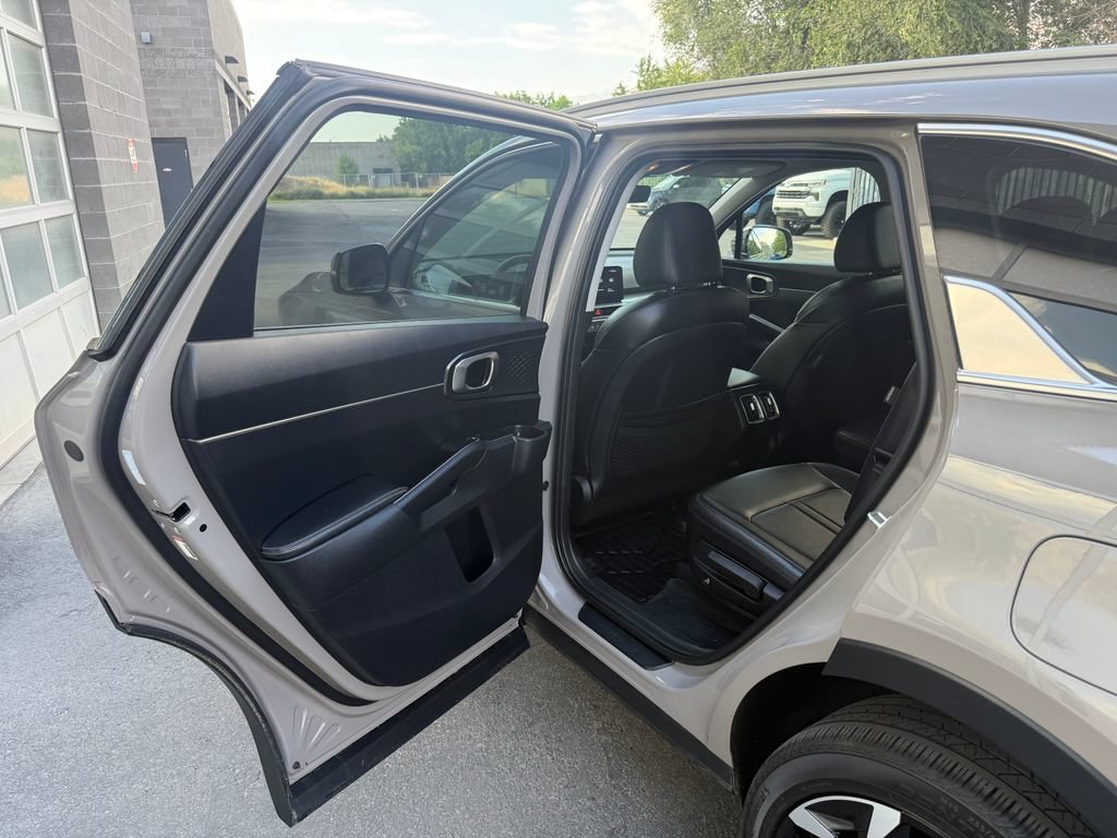Used 2025 Kia Sorento EX AWD/4WD image 32