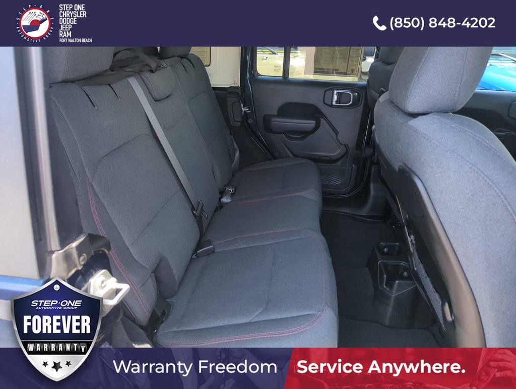 Used 2025 Jeep Wrangler Unlimited Rubicon w/ Convenience Group AWD/4WD image 30