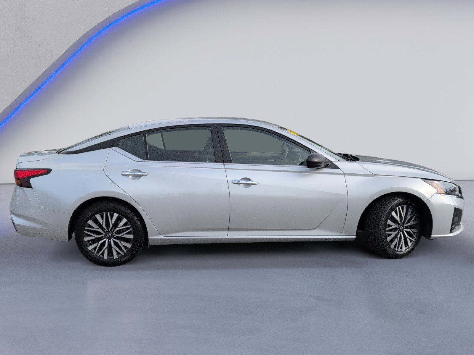Used 2024 Nissan Altima 2.5 SV FWD image 3