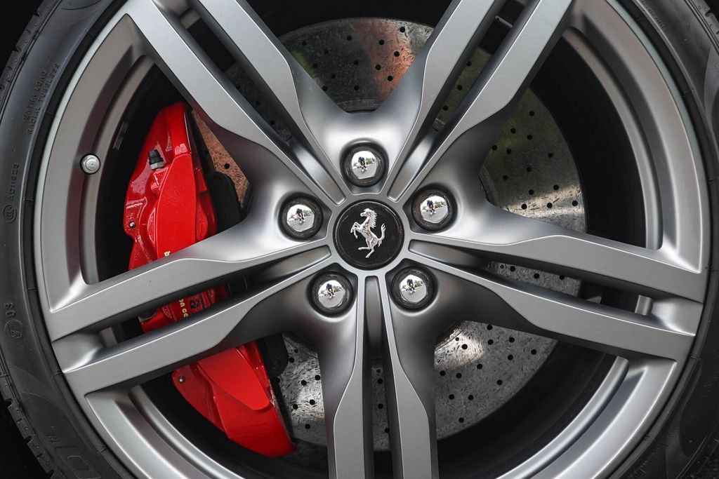 Certified 2019 Ferrari Portofino RWD image 16