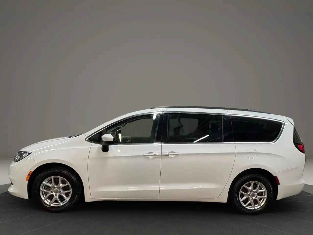 Used 2021 Chrysler Voyager Lxi FWD image 5