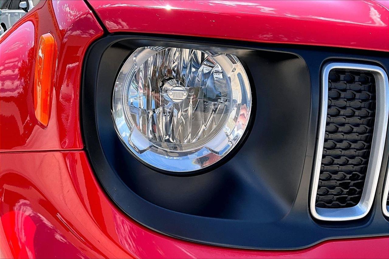 Used 2023 Jeep Renegade Latitude AWD/4WD image 31