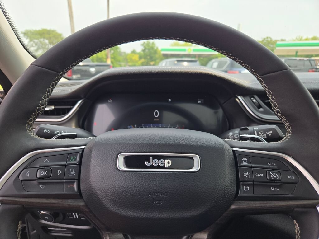 Used 2024 Jeep Grand Cherokee L Limited w/ Black Appearance Package AWD/4WD image 35