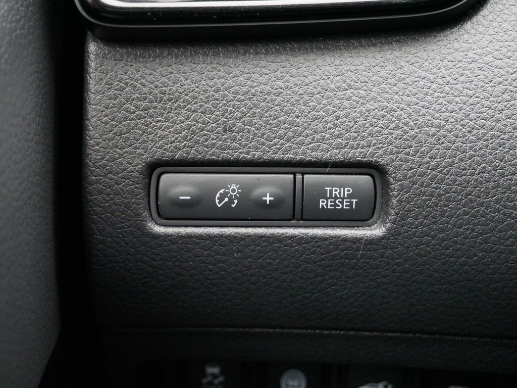 Used 2020 Nissan Rogue SV image 20