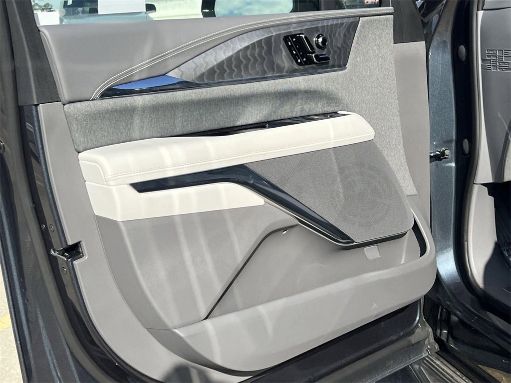 New 2026 Cadillac Escalade IQ Luxury 1 image 10