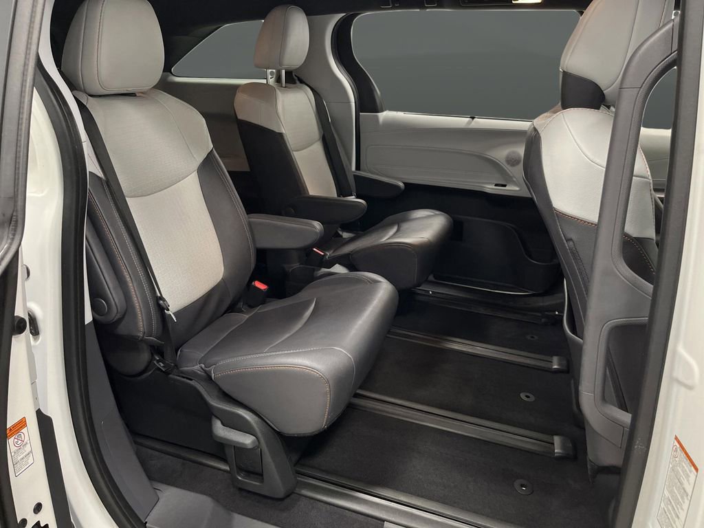Used 2024 Toyota Sienna XSE image 32
