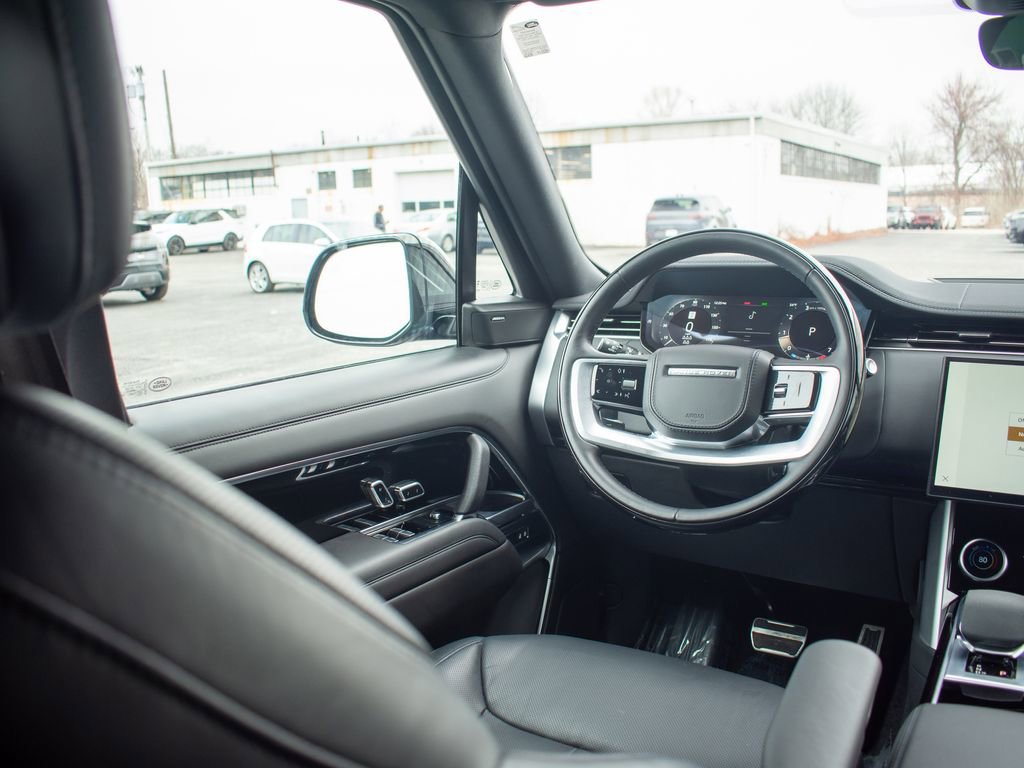 Used 2023 Land Rover Range Rover Long Wheelbase SE image 19