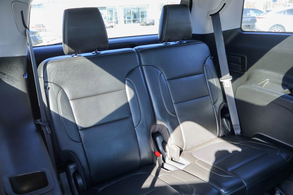 Used 2023 GMC Acadia SLT w/ Preferred Package image 11