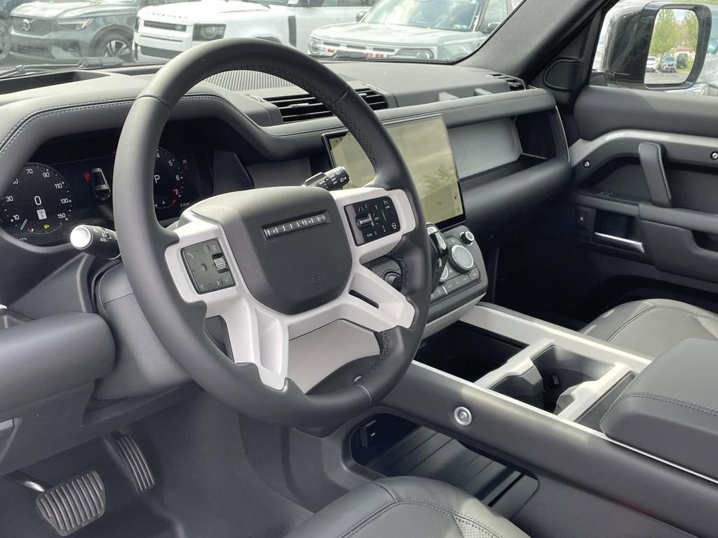 New 2026 Land Rover Defender 130 X-Dynamic SE AWD/4WD image 13