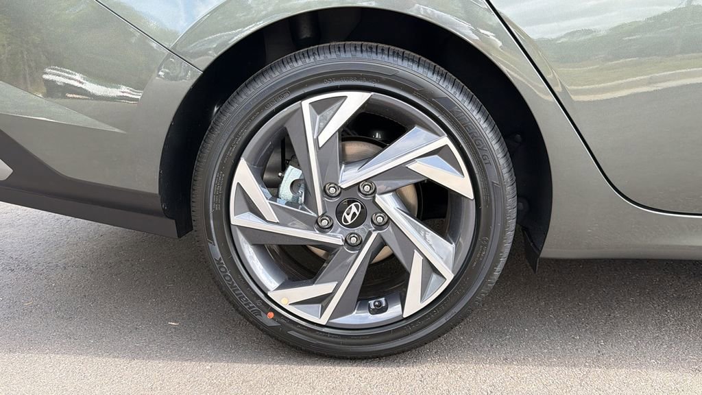 New 2026 Hyundai Elantra Limited image 18