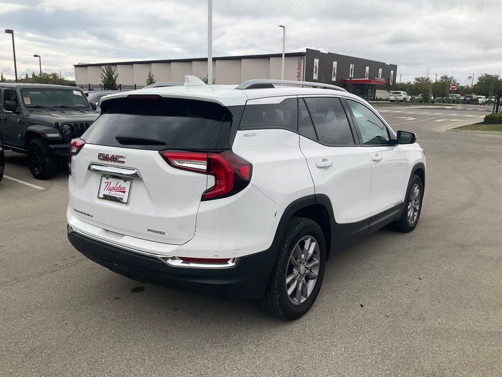 Used 2024 GMC Terrain SLT image 7