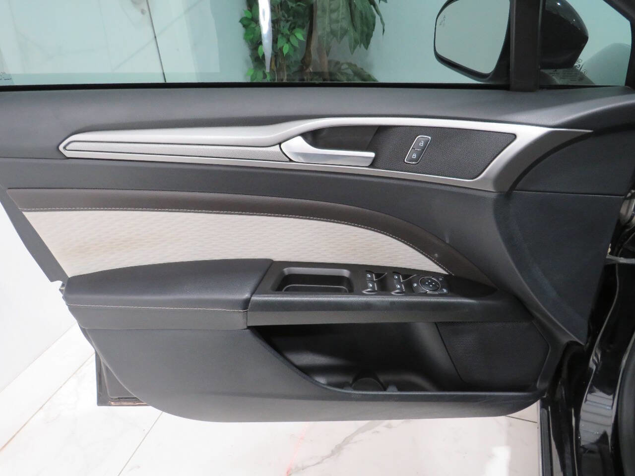 Used 2019 Ford Fusion SE w/ Equipment Group 151A FWD image 28