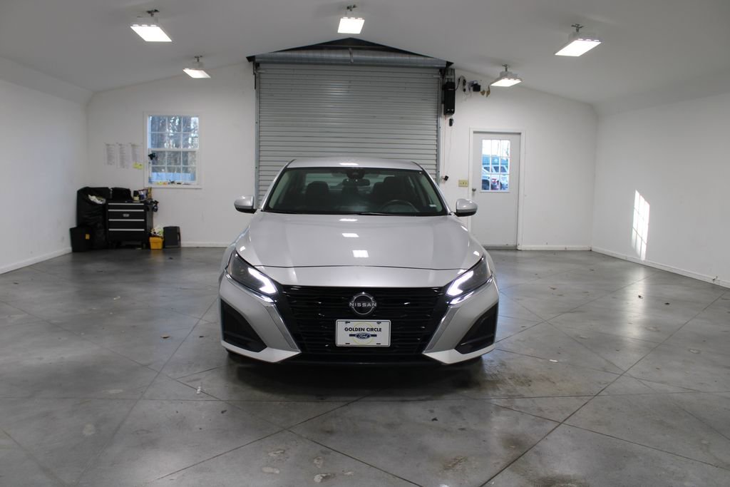 Used 2023 Nissan Altima 2.5 SV image 3