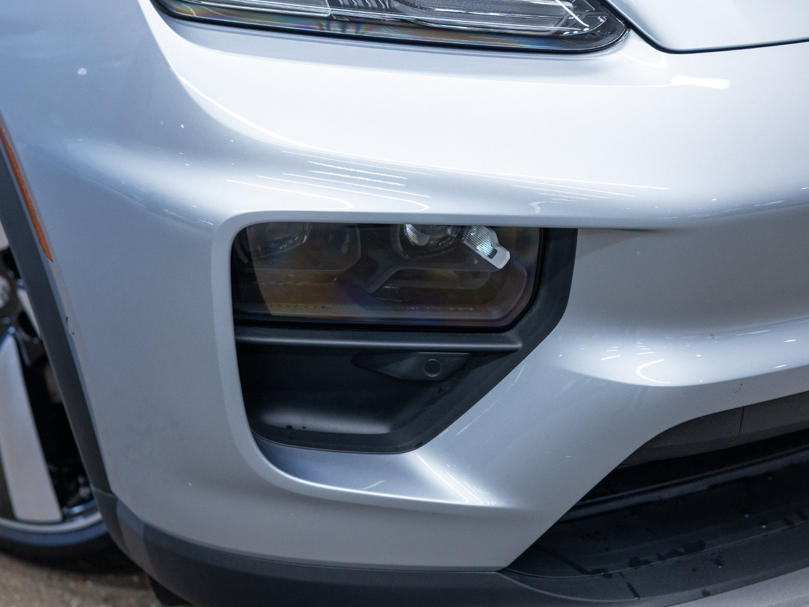 Certified 2025 Porsche Macan 4S Electric AWD/4WD image 13