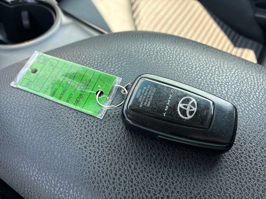 Used 2018 Toyota Camry SE w/ Moonroof Package FWD image 27
