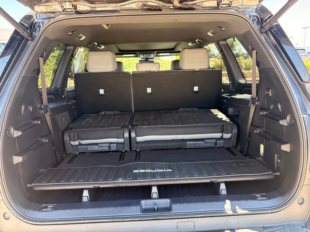 Used 2025 Toyota Sequoia Limited AWD/4WD image 31