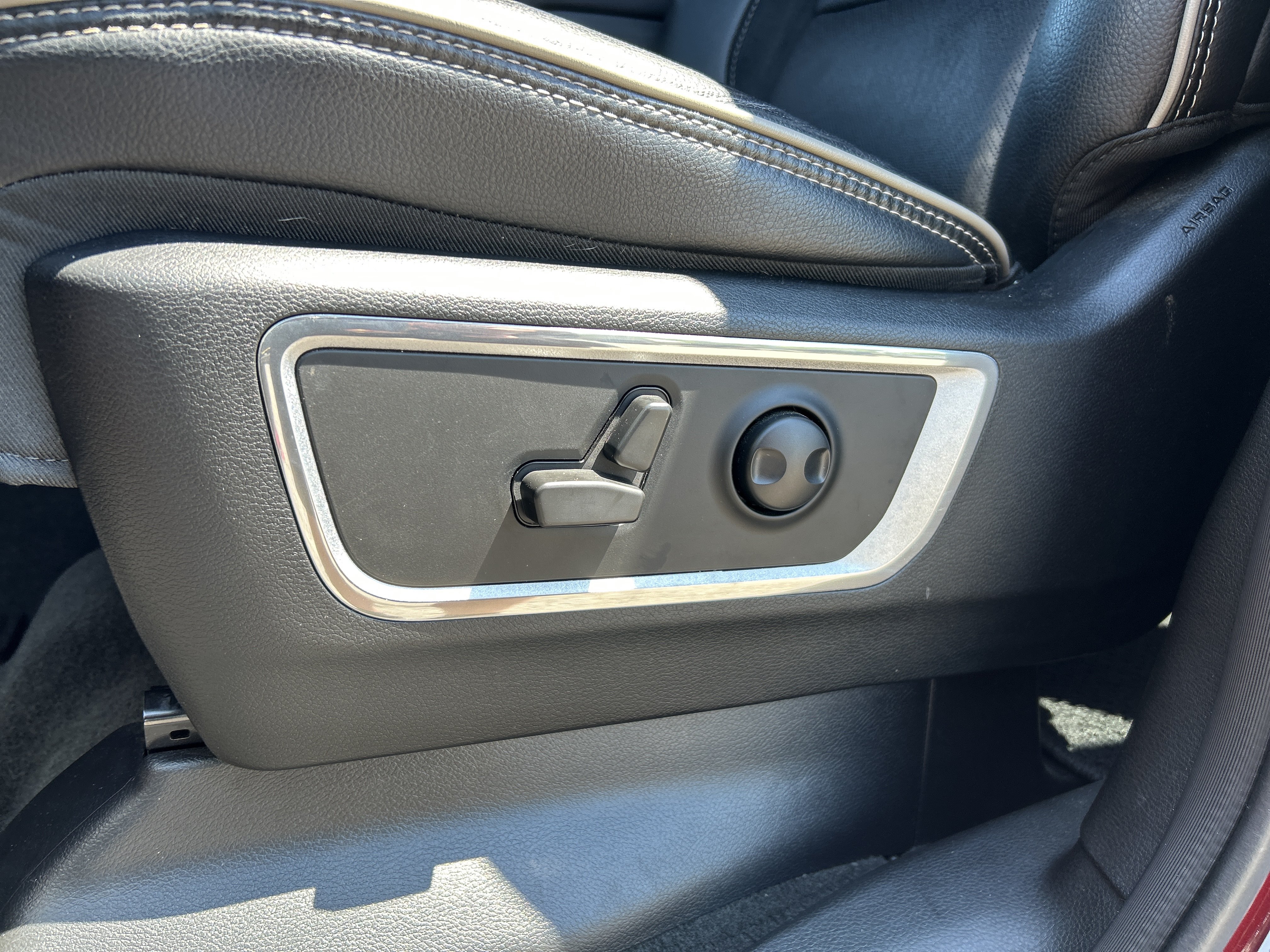 Used 2023 RAM 1500 Laramie AWD/4WD image 16