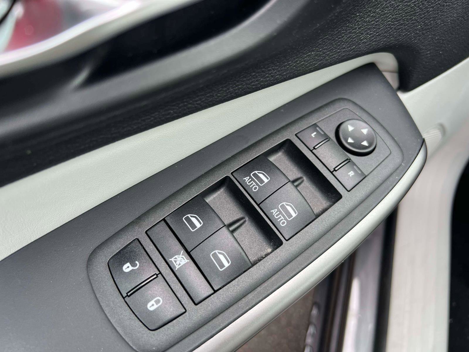 Used 2022 Jeep Cherokee Limited image 27