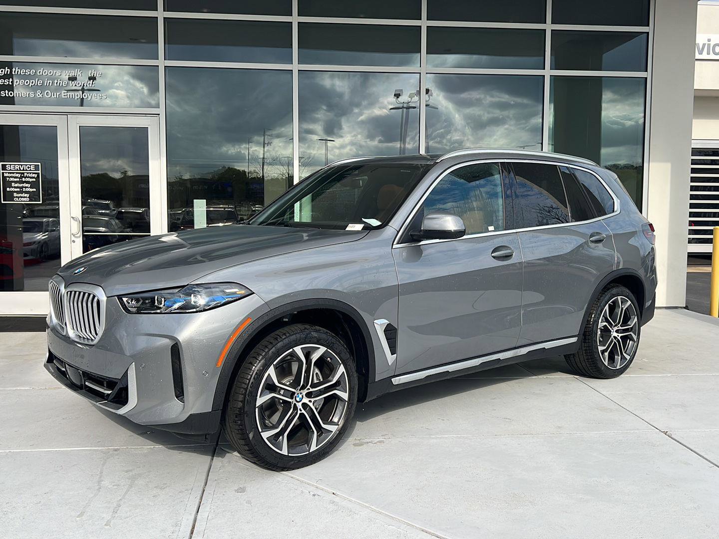 New 2026 BMW X5 sDrive40i image 2