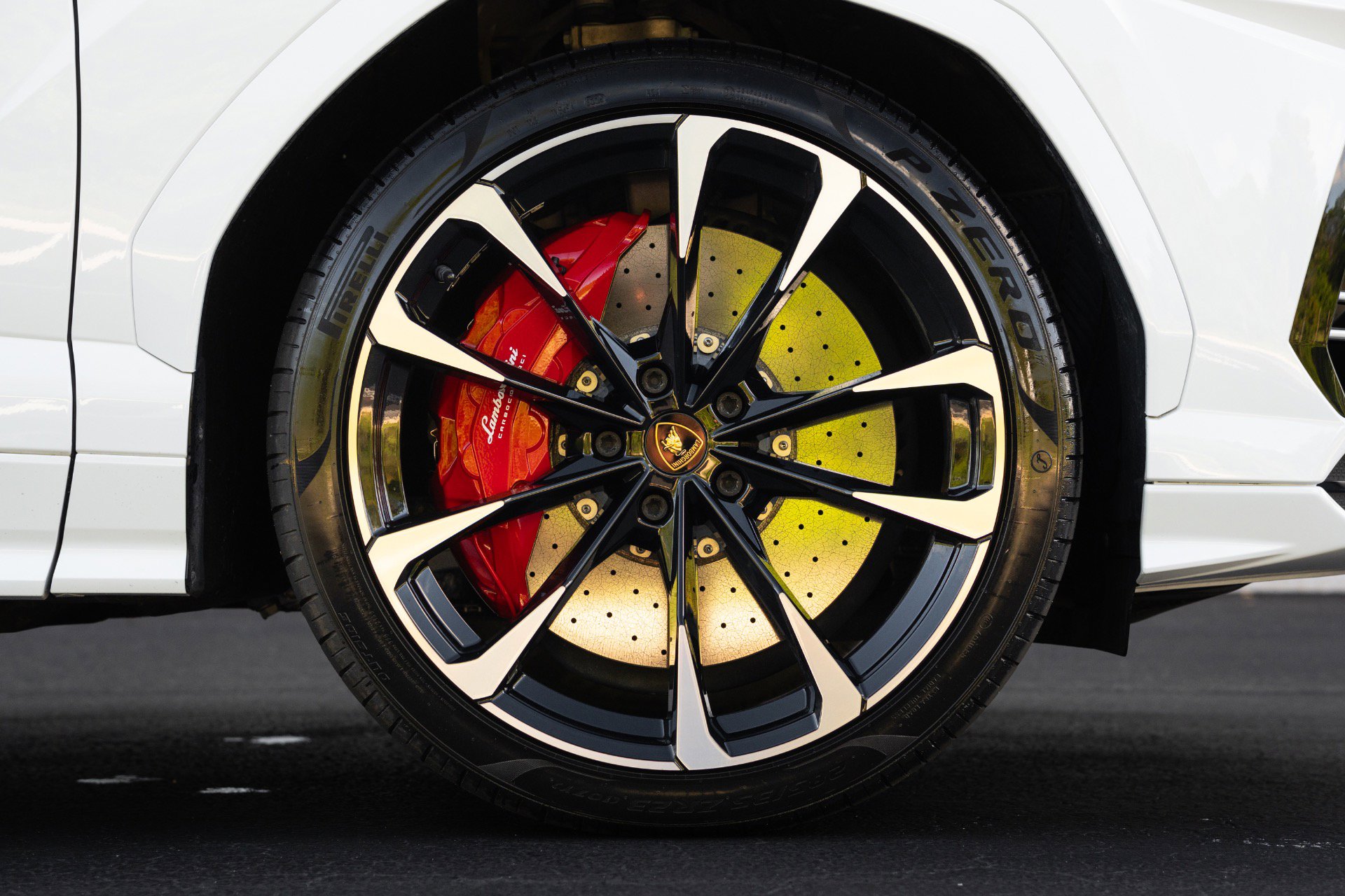 Used 2022 Lamborghini Urus AWD/4WD image 9