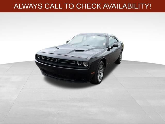 Used 2019 Dodge Challenger SXT RWD image 3