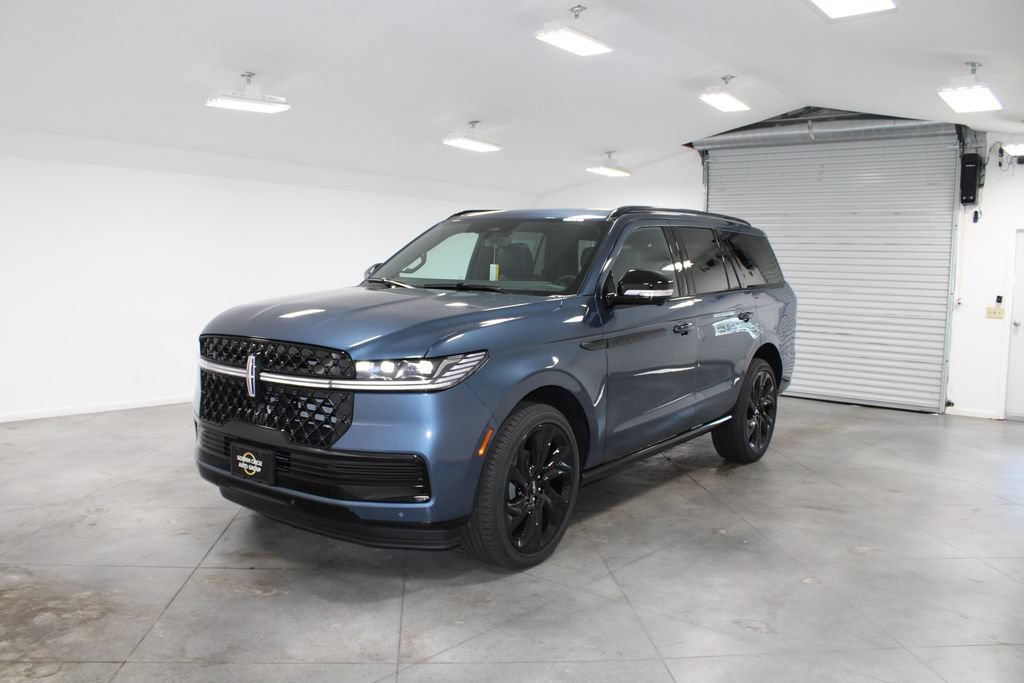 New 2027 Lincoln Navigator Reserve w/ Jet Appearance Package AWD/4WD image 3