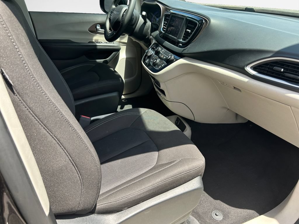 Certified 2023 Chrysler Voyager LX FWD image 30