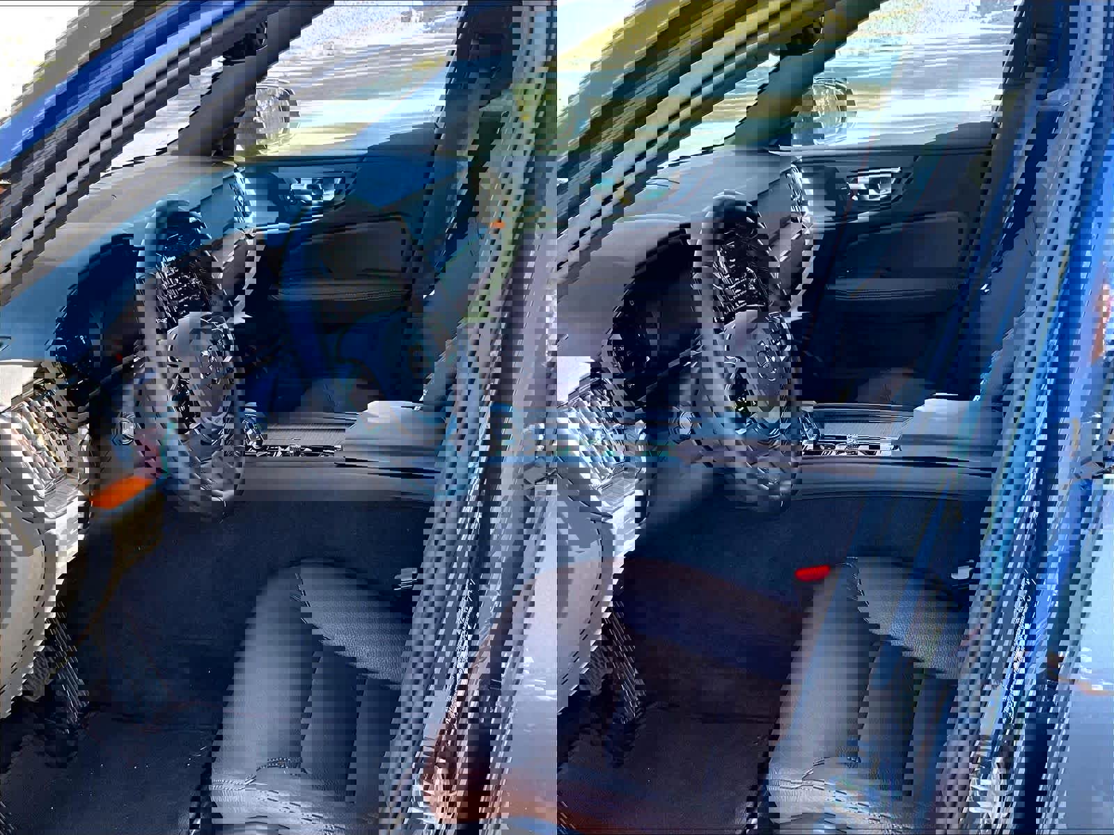 Used 2025 Volvo V60 B5 Cross Country Plus image 17