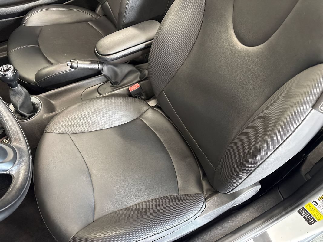 Used 2013 MINI Cooper Convertible FWD image 38