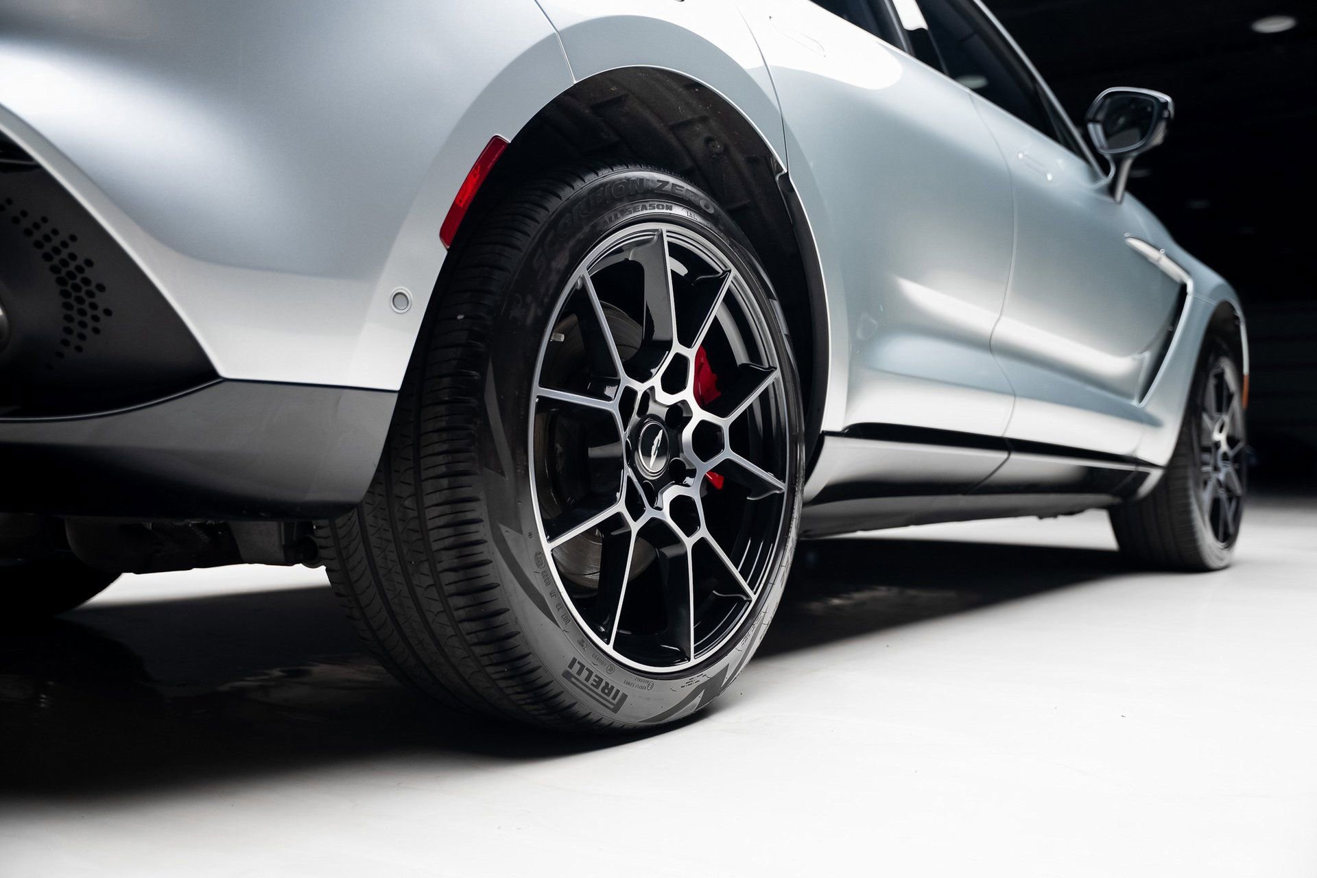 Used 2022 Aston Martin DBX image 80